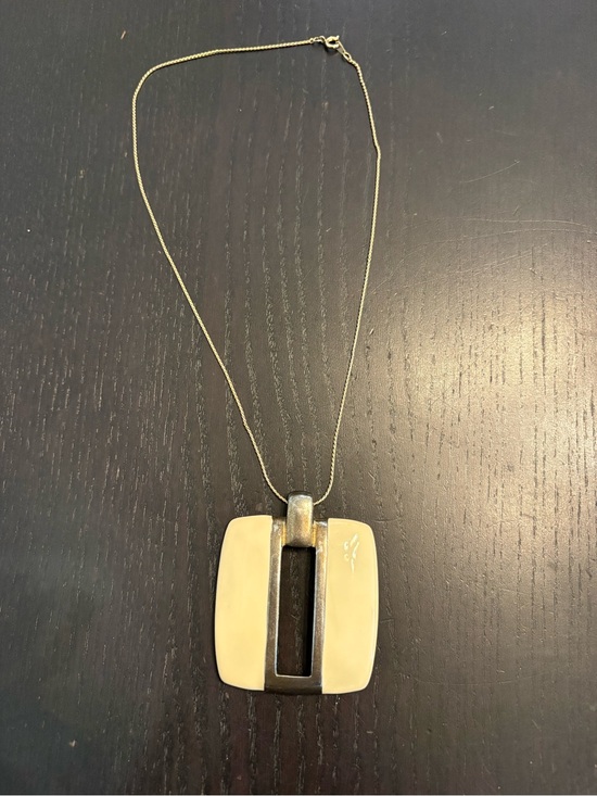 Jewelry - Vintage Cream and Gold Statement Pendant Necklace